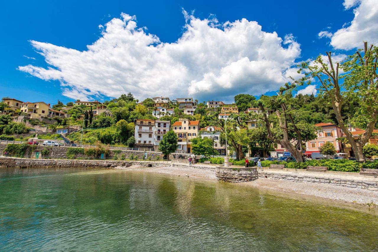 Beautiful Apartment House On The Seaside Ika Esterno foto